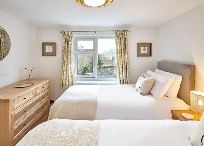 Host & - Willow * Masham