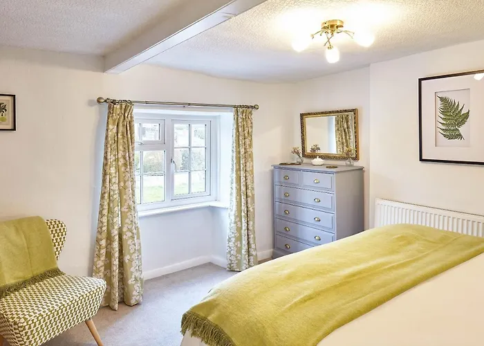 Host & - Willow * Masham