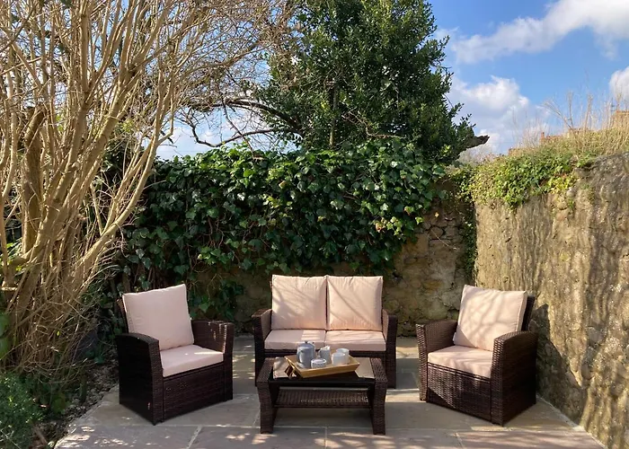 Host & - Willow Masham