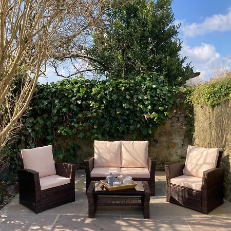 Host & - Willow Masham