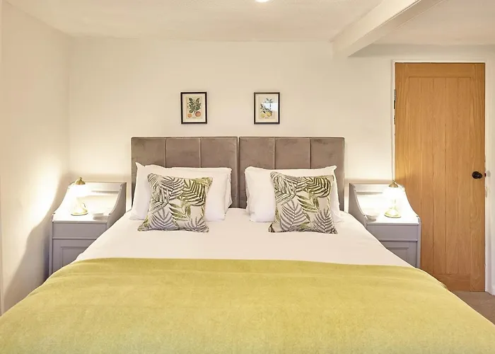 Host & - Willow Masham