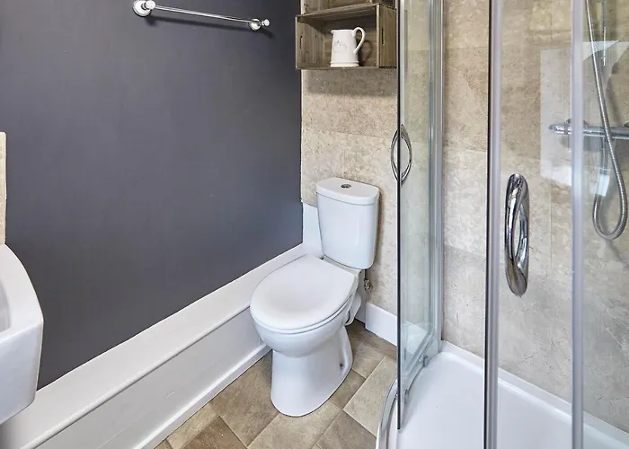 Host & - Willow * Masham